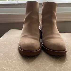 Suede tupé ankle boots